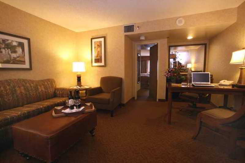 Embassy Suites By Hilton Santa Ana Orange County Airport Room photo